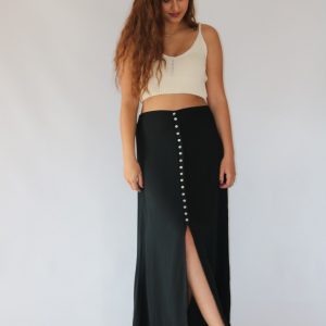 Falda midi negra para mujer en tejido vaporoso, con textura y vuelo